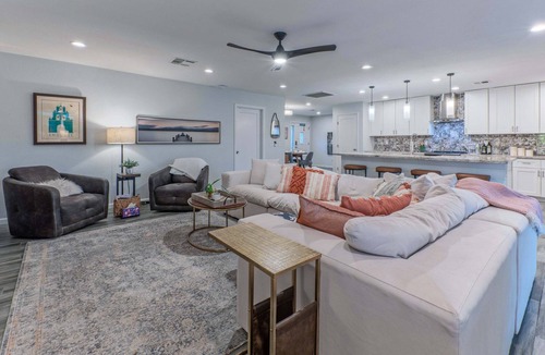 Norma Estates House | Near Trails & Golf, Htd Pool, GOLF CLUBS, TVs All BRs & Patio TV