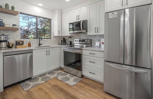 Kanab House | Near Zion & Bryce, Hot Tub, Grill, Mountain Views