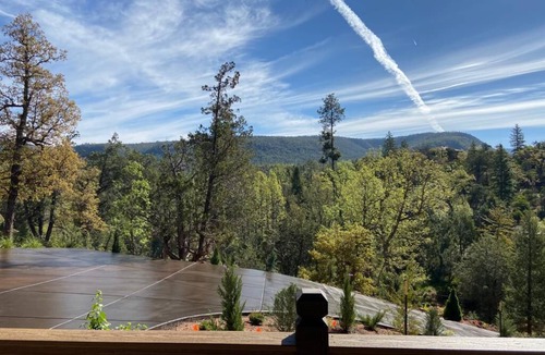 Strawberry House | NEW 2+ Acres, Charming Home with a View!