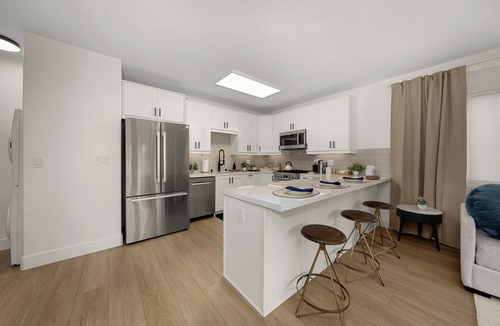 Park West Condo | New 2 En Suite Bedrooms, Balboa Park, Lux, 85" TV, Parking!