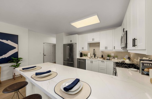 Park West Condo | New 2 En Suite Bedrooms, Balboa Park, Lux, 85" TV, Parking!