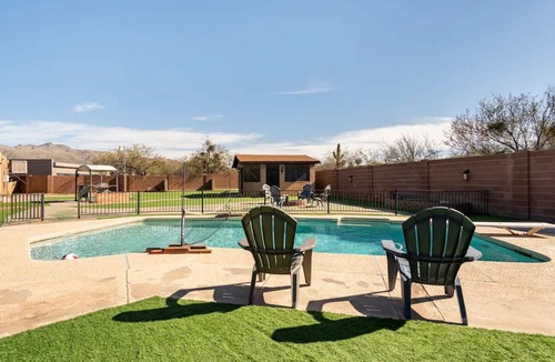 Tanque Verde House | *NEW* Beautiful Private Desert Retreat! Gorgeous! Hot Tub and Pool!