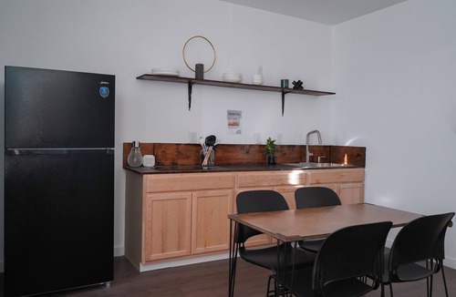Hanford Apartment | New Build Large 1 BR APT 15 Min/LNAS/5 Min/Adventist HOSP