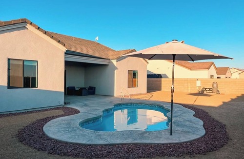 Fort Mohave House | New build! Pool | 3bd | 2ba | Sleeps 7 | Views