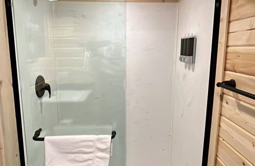 Valle House | New Chalet! Closest to South Rim (20 Min), 2 Kingbeds + Loft. No Kitchen