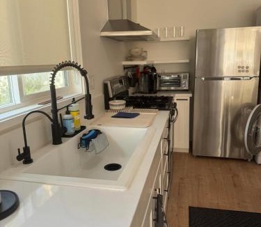 Studio City House | NEW Cozy Studio City Guesthouse in Prime Location