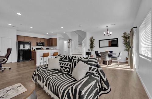 Sunrise Manor House | New Listing Bright Boho Oasis-3 Bdrm Starlink