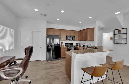 Sunrise Manor House | New Listing Bright Boho Oasis-3 Bdrm Starlink