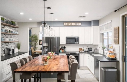Tempe House | New Listing. Gorgeous Custom Home, Resort Amenities, Heated Pool, Stay in Luxury