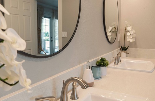 Greenacres Villa | New! Luxury Getaway Villa, 4BD/3Bath w/ Pool!
