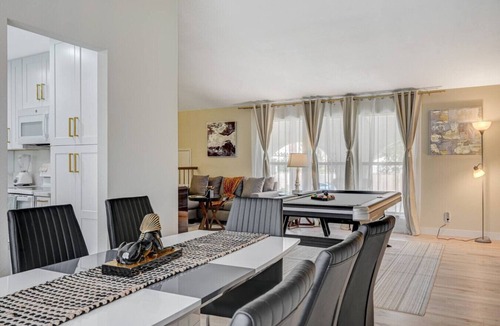 Las Vegas House | New! Pool house near Strip