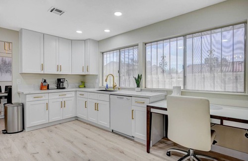 Las Vegas House | New! Pool house near Strip