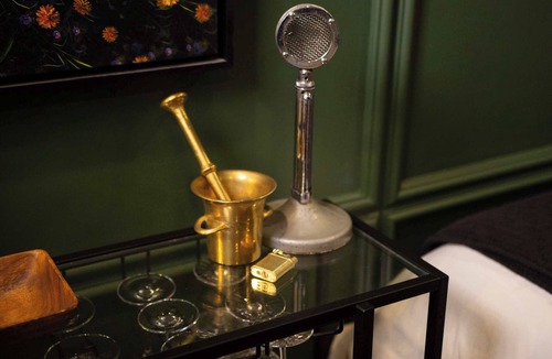 Melrose House | NEW Slytherin Studio - Dogs OK!