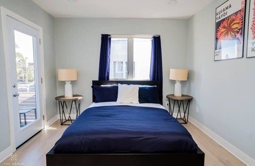 East Hollywood Apartment | New Unique 2 Bed Townhome 10 min from Universal