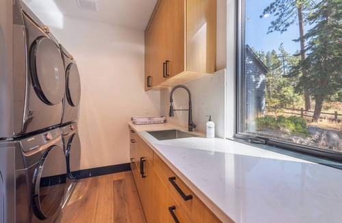 Brockway House | NEWLY BUILT LUX Kings Beach Filtered Lakeview Home, Near Speedboat Beach with AC