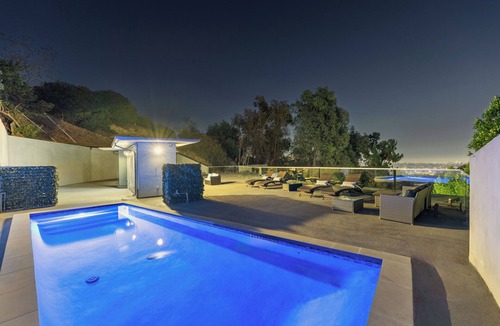 Hollywood Hills House | Newly Built Modern 5bd/6ba Estate in Hollywood Hills with 2 pools & City Views!