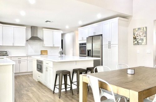 Raskin Estates House | Newly Remodeled Luxury Home, Heated Pool, All Amenities, Fun Entertainment
