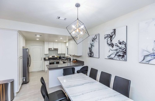 East Pasadena House | Newly Remodeled Retreat | 2 Suites + Workspace