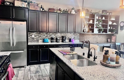 Rhodes Ranch House | Nicely decorated home with 5 bedrooms and 4 baths. Two en-suite baths!