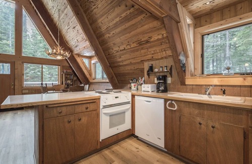 Chamberlands Cabin | Nicely updated Chambers cabin w/pool, beach and tennis!