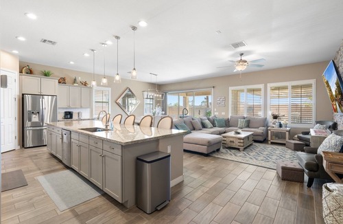 Palm Valley House | No Fee Heated pool & Spa gorgeous House.