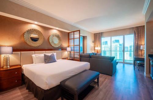 Las Vegas House | No Resort Fee Strip View Balcony+ Free Valet+Pool