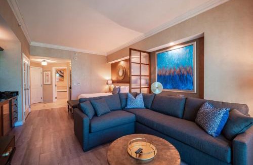 Las Vegas House | No Resort Fee Strip View Balcony+ Free Valet+Pool