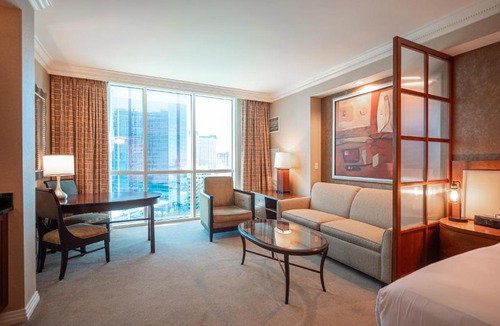Las Vegas Apartment | NO RESORT FEES-MGM Stripview-Jacuzzi-Formula 1 TRACK VIEW
