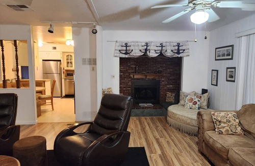 Desert Hills House | Northside neighborhood, large home, Lakeside of hwy, family & pet friendly.