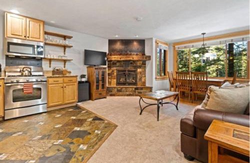 Truckee Apartment | Northstar Ski Trails Condo Walk to Village 3 Year-Round Hot Tubs in Rec. Center