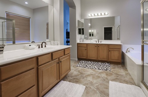 Rovey Farm Estates House | Northview Manor - 6BR near Stadium, Pool & Theatre