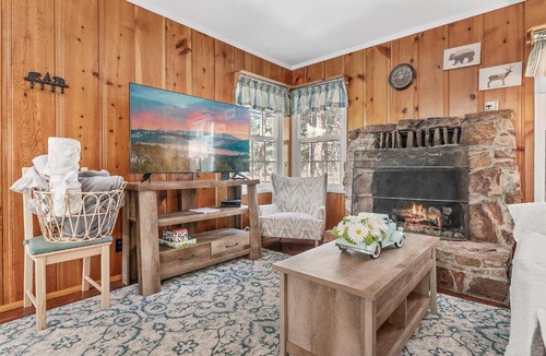 Big Bear Lake Ski Chalet | Oak Nesting