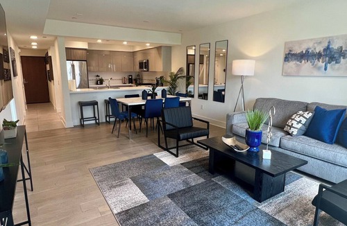 West Los Angeles Hotel | Oasis 3 BR steps from Century City Mall w/Parking & Washer/Dryer
