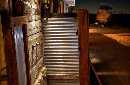Wonder Valley House | Oasis Ranch: Desert retreat with art, stargazing, spa w/plunge & serenity.