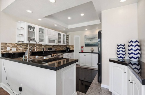 Encinitas House | Ocean Paradise - Exclusive Seabluffe Townhome - 3BR/2BA - 100 Yds To Beach