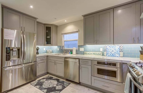 South Mission Beach House | Ocean Perfection | Walk to Beach and Bay | AC | Parking | Private Patios