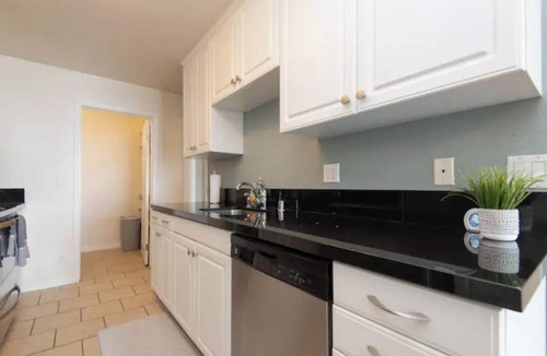 Marina del Rey Apartment | Ocean-View 2-Bedroom Apartment with WiFi and AC in Serene Marina del Rey