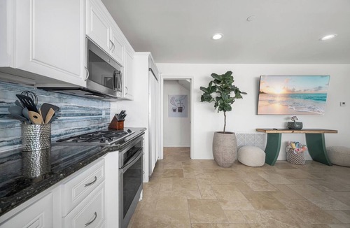 Peninsula Apartment | Oceanfront on Boardwalk with AC and Espresso Bar