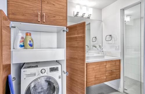 Twin Palms House | Ocotillo Art Lounge - 1BR Posh Condo in South PS
