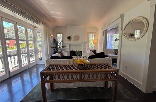 Beachwood Canyon House | Old Hollywood vibes in Beachwood Canyon