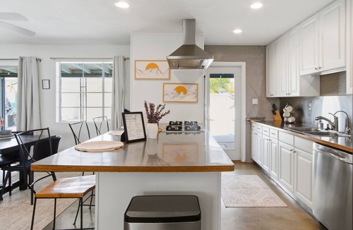 New Papago Parkway House | Old Town Scottsdale Retreat - Private Pool + Putting Green + Office & Outdoor TV