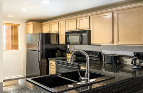 South Scottsdale Resort | One Bedroom Sleeps 4