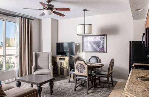 Las Vegas Resort | One Mile From Vegas Strip-Dazzling Vegas Views - Wyndham Grand Desert-1 Bd. Dlx.