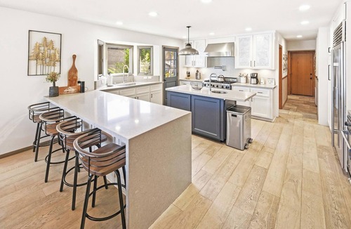 Boulder Bay Cabin | Only 38 Steps to the Lake! Newly Remodeled! Stunning Views! PET FRIENDLY! Chef's Kitchen! Outdoor HOT TUB!