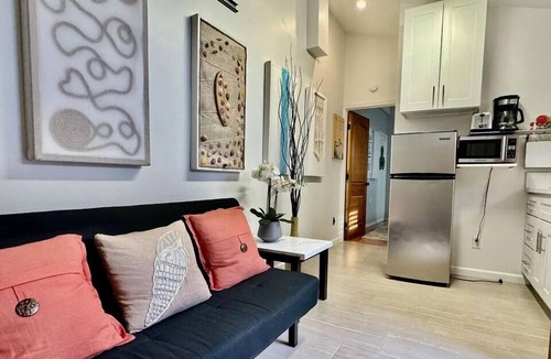 South Redondo Apartment | ONLY STEPS TO THE BEACH Guest House