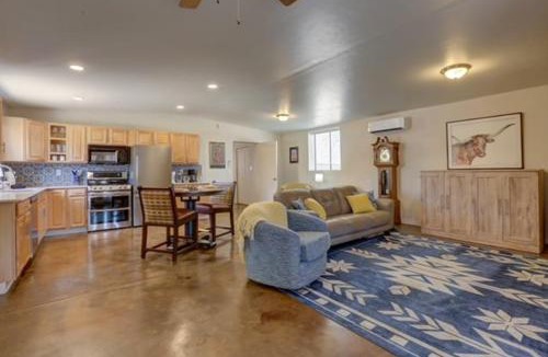 Rancho Verde House | Oro Valley Guest House with Roof Top Views