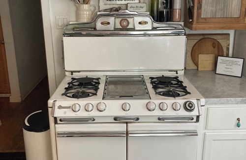 Adams Hill House | OUR HOME, A Vintage 1930’s charmer! Views and Walk to Everything