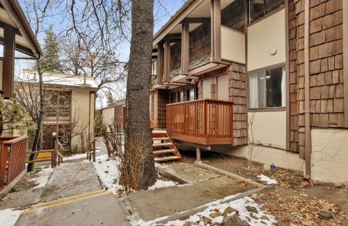 Big Bear Lake House | Ours De Ski Chateau at Snow Summit - Big Bear Basecamp Resort Condo w/Hot Tub
