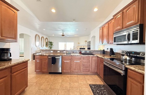 Sunridge Estates House | Palm House Getaway Long Stay Ready Medical Professionals