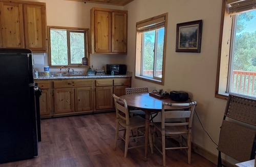 Inyokern Cabin | Papa's Paradise Guesthouse